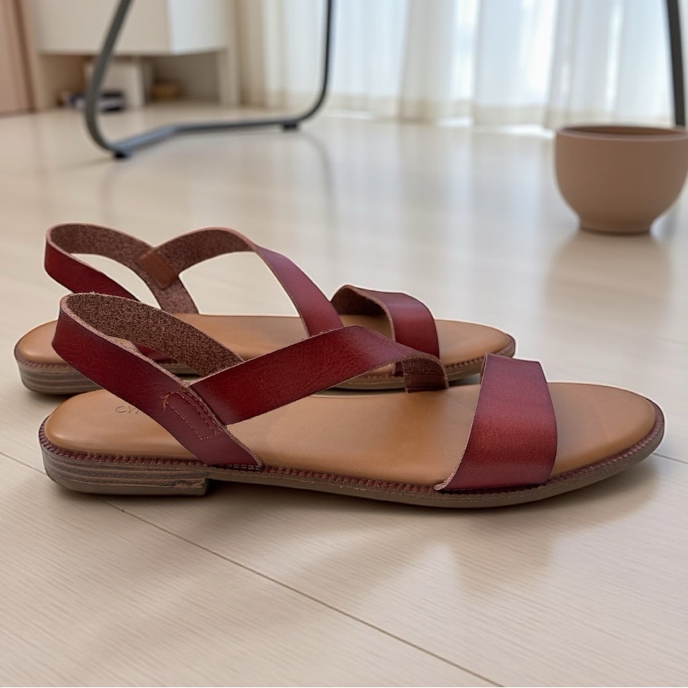 Cynthia Rowley Strappy Leather Sandals – Red Brown Flat Slingback